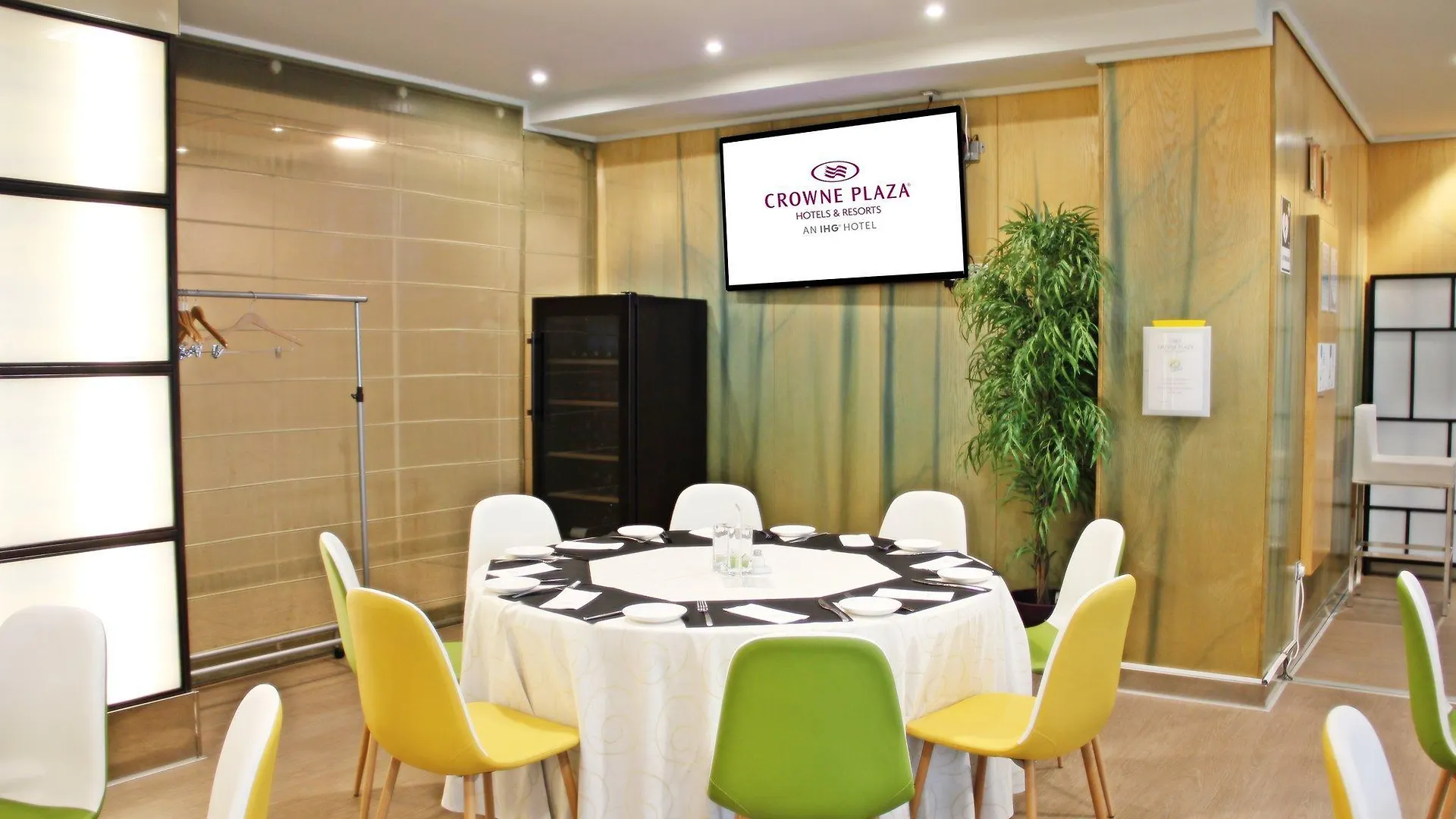 Hotel Crowne Plaza Madrid Airport 4*,