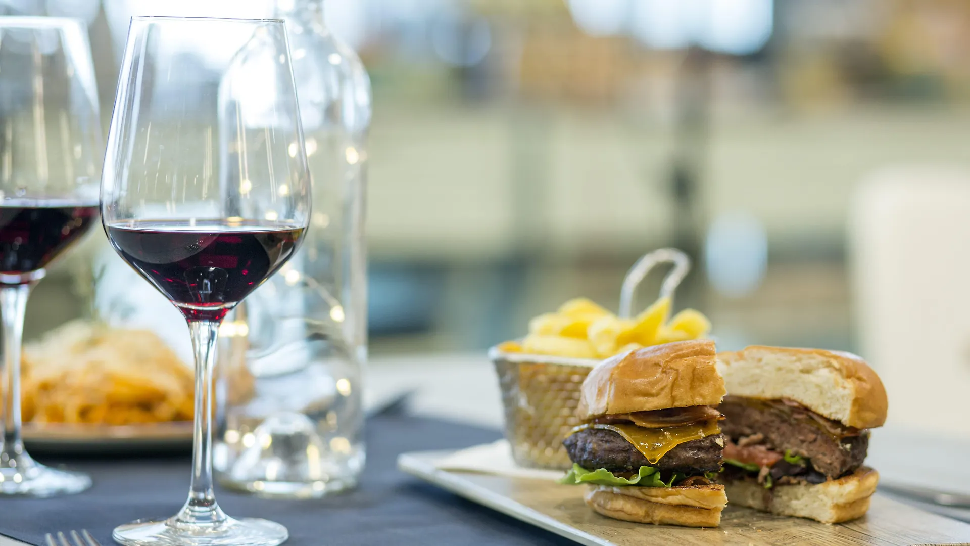 ****  Hotel Crowne Plaza Madrid Airport İspanya