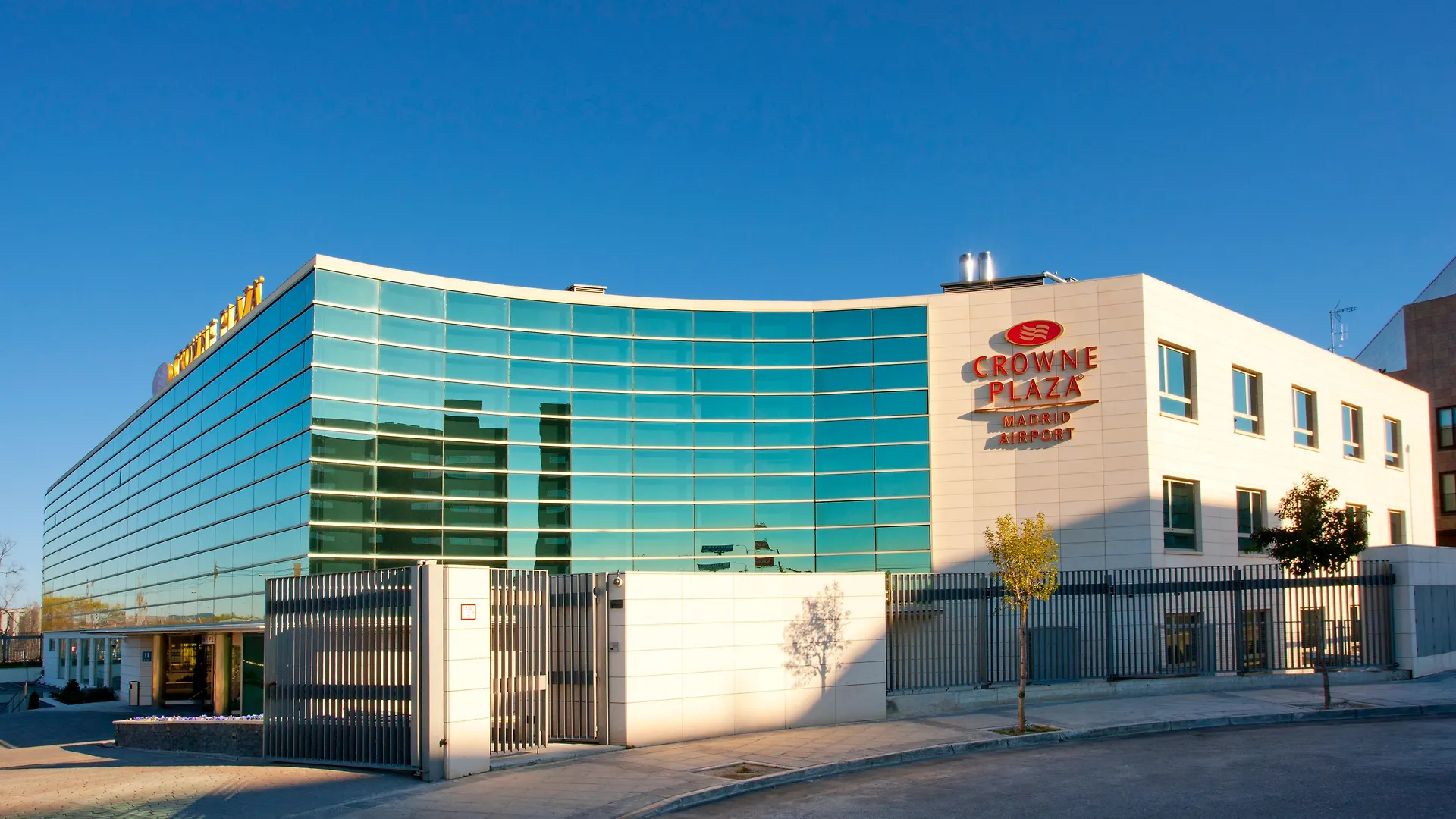 Hotel Crowne Plaza Madrid Airport 4*,  İspanya