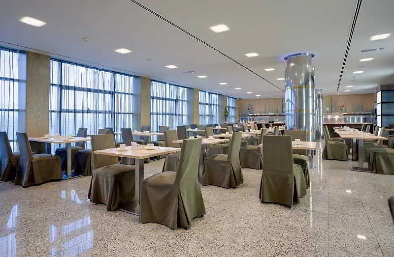 ****  Hotel Crowne Plaza Madrid Airport İspanya