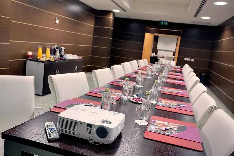 Hotel Crowne Plaza Madrid Airport 4*,  Spanyolország